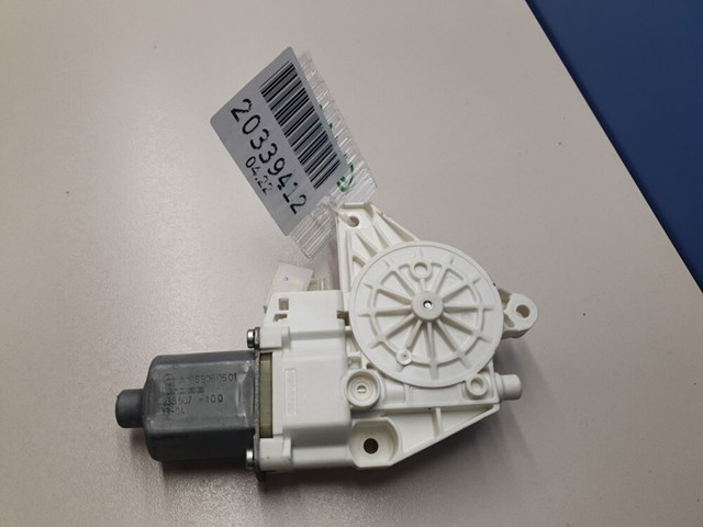 Мотор стеклоподъемника двери задней, правой A1669060601 MERCEDES