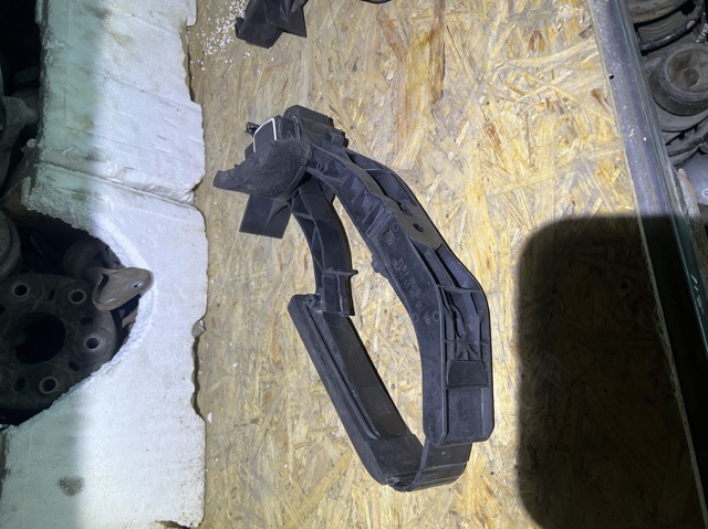 Педали газа A2033000104 MERCEDES