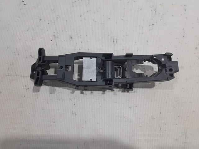 Держатель наружной ручки двери, задней правой A2037601034 MERCEDES