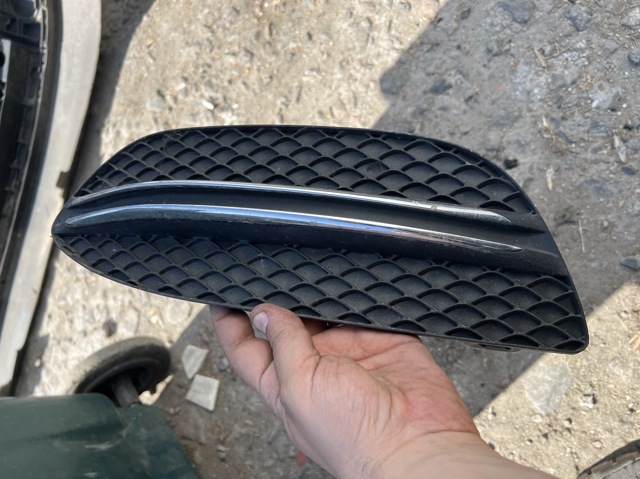 Решетка бампера, левая A2058851123 MERCEDES