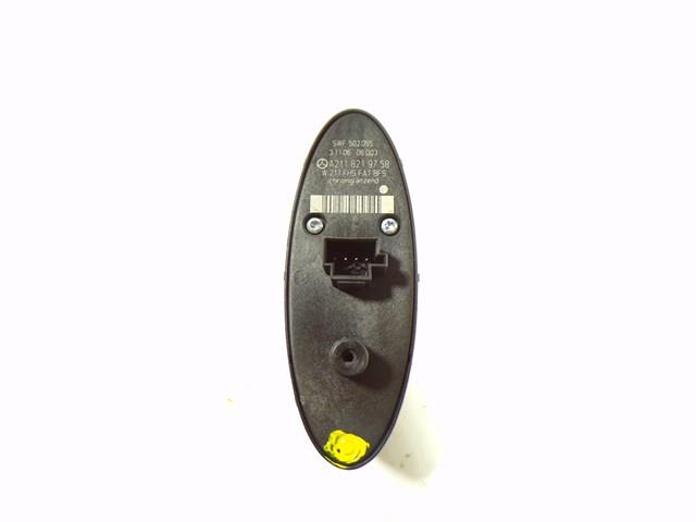 Кнопки переднего правого стекло подъемника A21182197587C45 MERCEDES