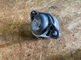 Подушка (опора) двигателя, левая A2212406417 MERCEDES