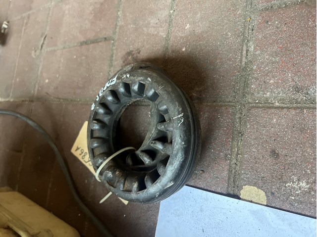 Резиновое кольцо пружины задней AV615599DD FORD