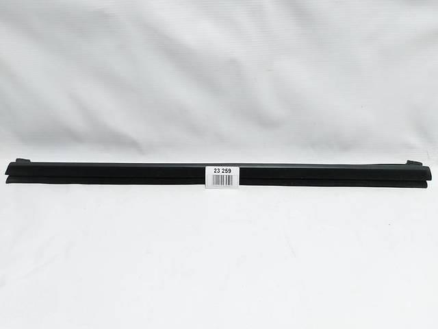 Уплотнитель стекла двери задней левой внутренний (планка) DS7Z5425861B FORD