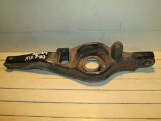 Рычаг задней подвески нижний, левый EG2128350 MAZDA