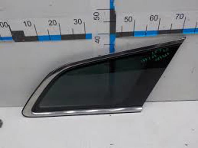 Стекло багажного отсека, правое EG2262950C MAZDA