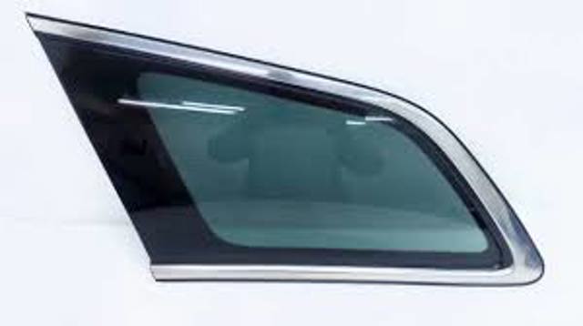 Стекло кузова/багажного отсека, левое EG2263950C MAZDA
