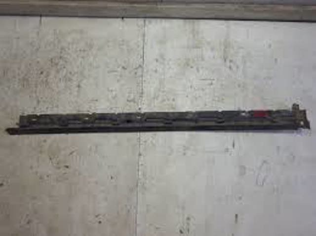 Накладка наружняя (молдинг) порога, левый EG5151P50 MAZDA