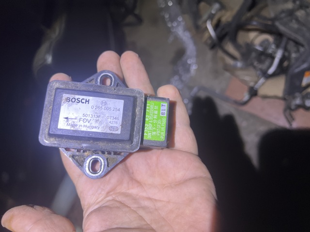 Датчик поперечного ускорения F153437Y1 MAZDA