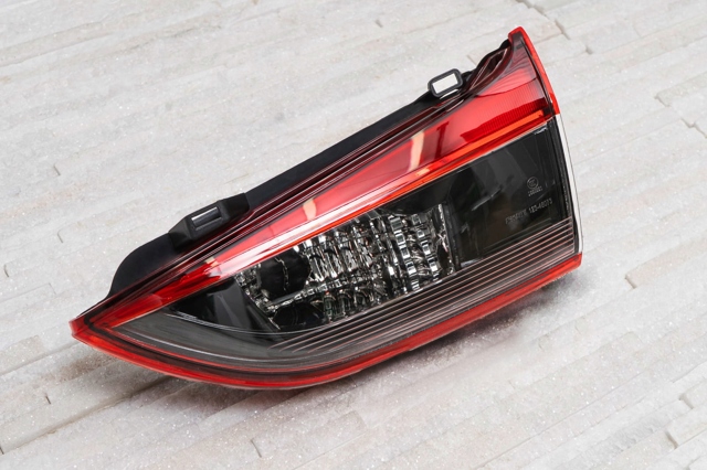 Фонарь задний внутренний правый GHK1513F0D MAZDA