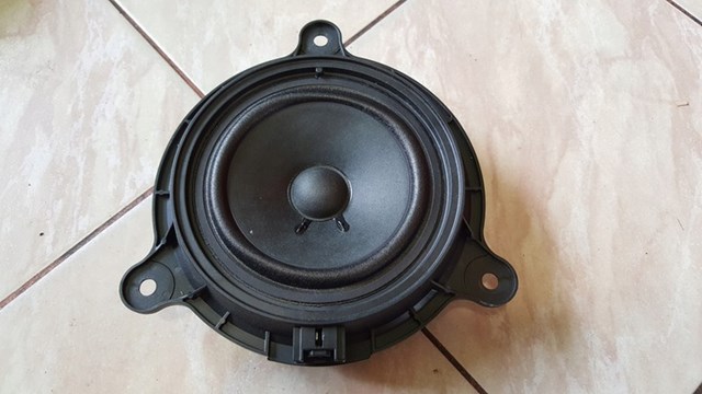 Динамик задней двери GHR166960 MAZDA