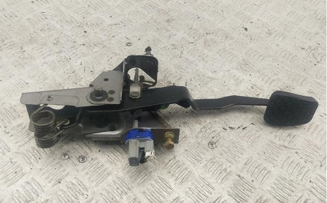 Педаль тормоза GJ6A43300B MAZDA