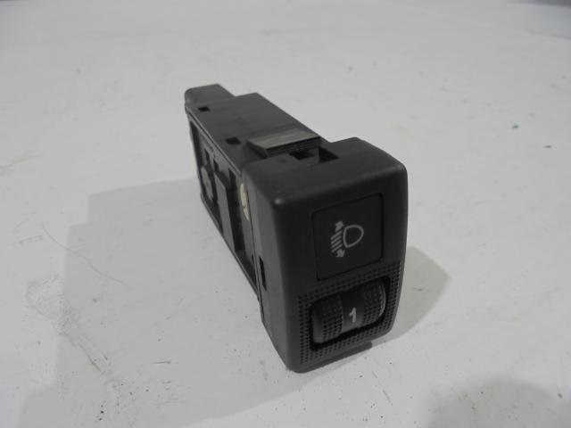 Кнопка корректора фар GJ6A666F0 MAZDA