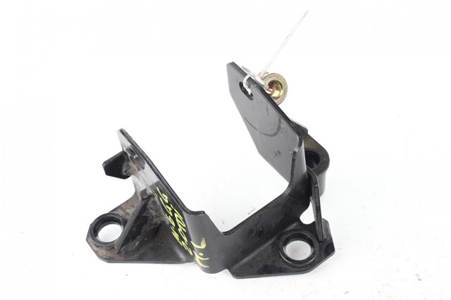 Кронштейн подушки (опоры) двигателя, левой GJ6F39080 MAZDA