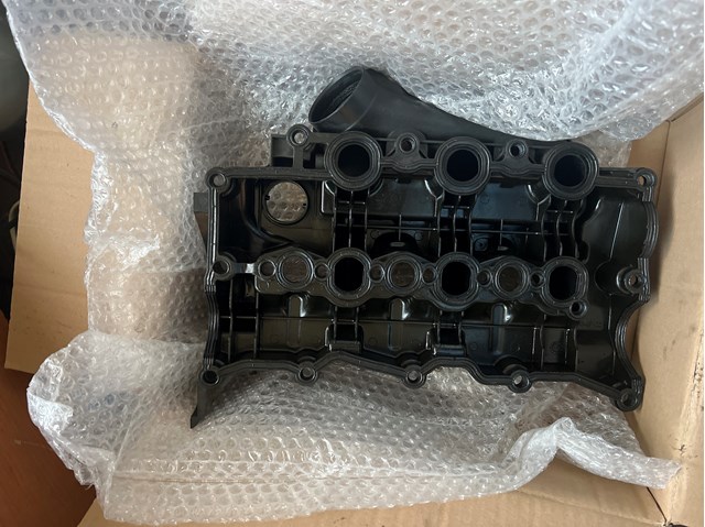 LAND ROVER LR179201 Крышка клапанная правая в наличии Черкассы