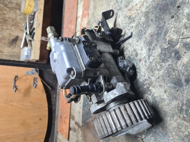 Насос топливный высокого давления Вольво С40 1