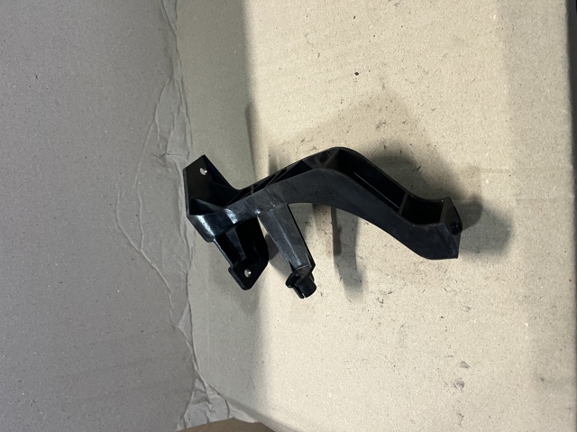 A1688800414 MERCEDES Кронштейн бампера переднего правый купить в Полтава