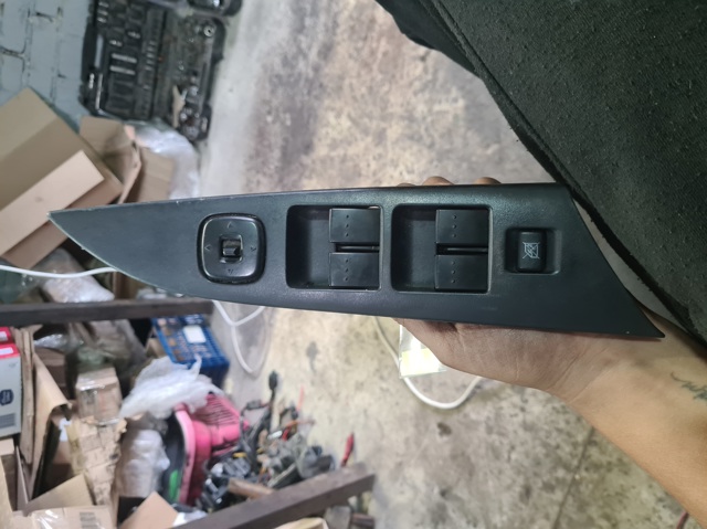 BP4L66350 MAZDA Кнопочный блок управления стеклоподъемником передний левый купить в Харьков