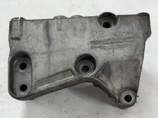 Кронштейн подушки (опоры) двигателя, правой 112317173R RENAULT