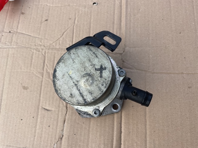 Вакуумный насос 146505272R RENAULT