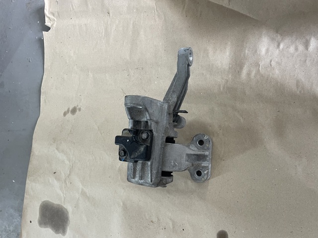 Гидроопора двигателя правая 218A0GI000 HYUNDAI