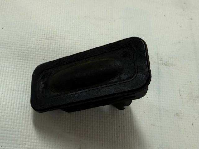 Кнопка привода замка крышки багажника (двери 3/5-й (ляды) 8200076256 RENAULT