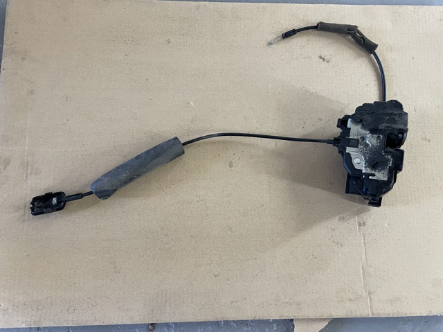 Замок задней правой двери  825028873R RENAULT