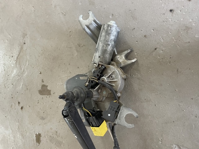 Стеклоочиститель двери задка A1638203142 MERCEDES