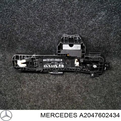 Держатель наружной ручки двери, передней правой A2047602434 MERCEDES