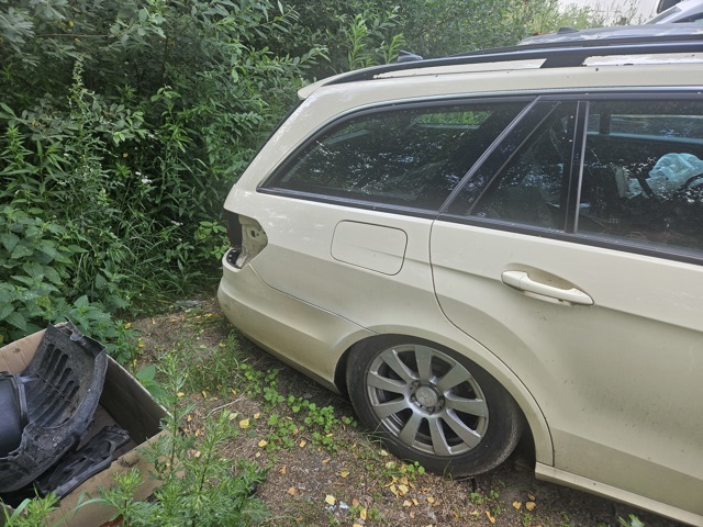 Крыло правое заднее A2126300621 MERCEDES