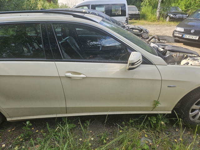 Пассажирская передняя дверь A2127200205 MERCEDES