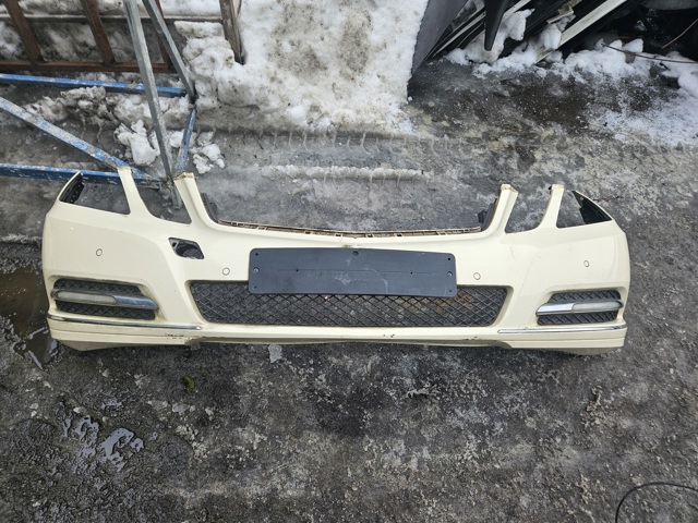 Передний бампер A2128801240 MERCEDES