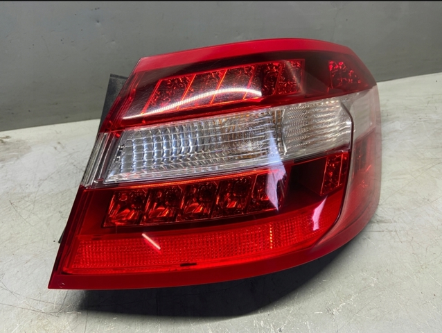 Фонарь задний правый, внешний A2129066701 MERCEDES