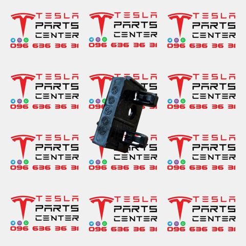 Правое крепление переднего бампера 108417200F TESLA