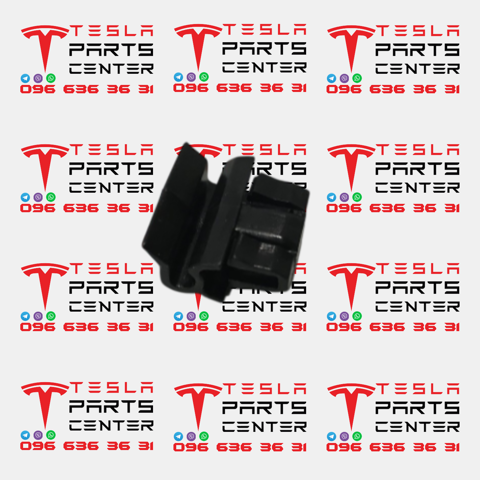 Пистон (клип) крепления обшивки крышки багажника 110696100C TESLA