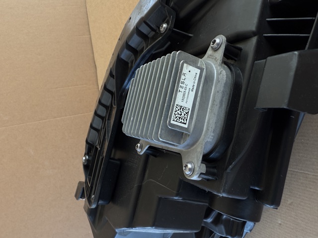 151495300A TESLA Правая фара купить в Хмельницкий