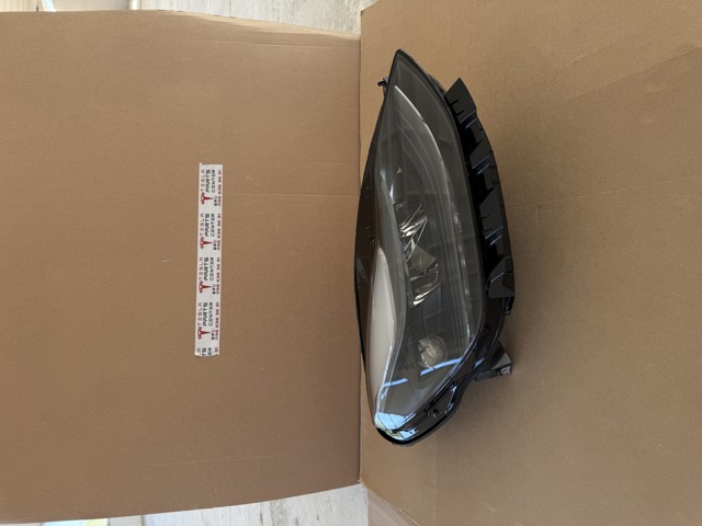 151495300A TESLA Фара правая купить в Харьков