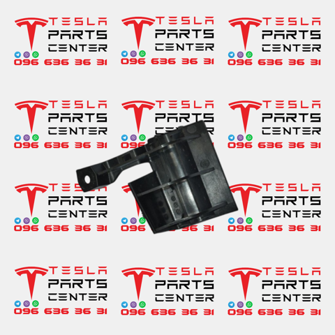 Кронштейн наружной накладки порога левой 155537600B TESLA