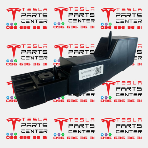 Кронштейн передней панели правый 171175600D TESLA