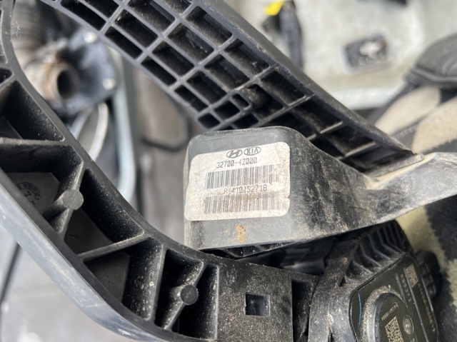 327004Z000 HYUNDAI Педаль газа купить в Полтава