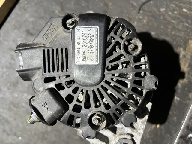 HYUNDAI 373002B510 Генератор в наличии Киев