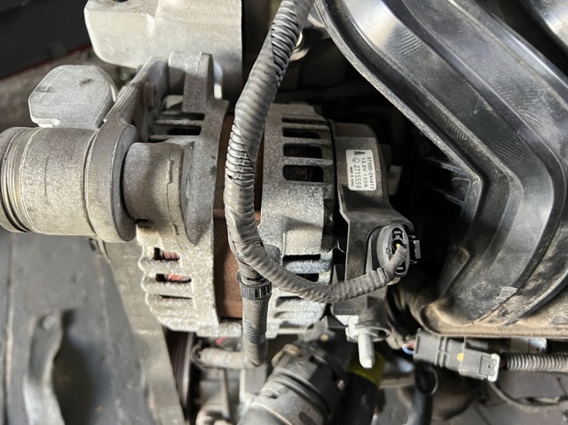 373002M417 HYUNDAI Генератор купить в Чернигов