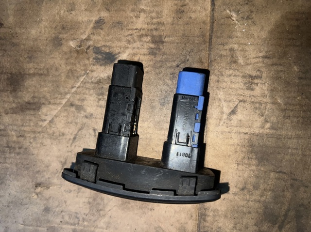 HYUNDAI 621W05010 Кнопка включения обогрева сиденья в наличии Одесса
