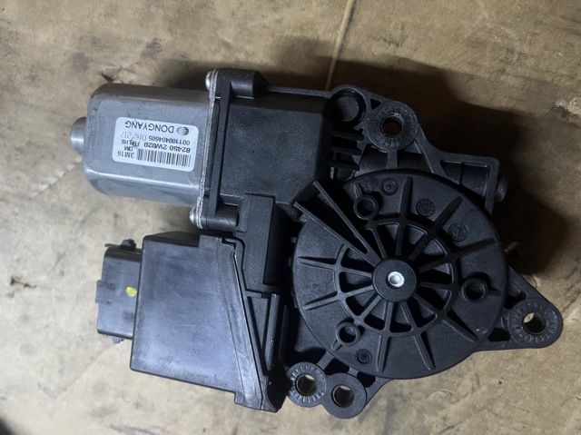 HYUNDAI 824502W020 Мотор стеклоподъемника двери передней левой в наличии Сумы