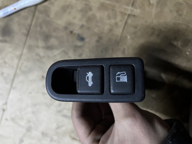935553K000 HYUNDAI Кнопка открытия лючка бензобака купить в Запорожье