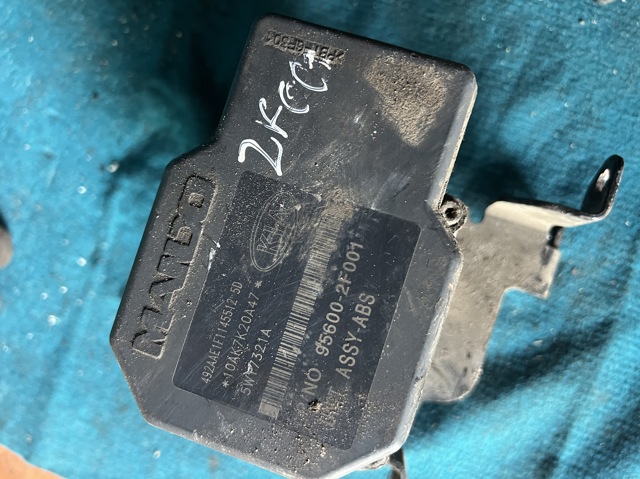 956002F001 HYUNDAI Блок управления АБС (ABS) гидравлический купить в Николаев