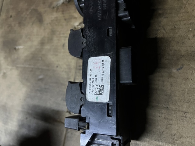 Кнопки переднего левого стеклоподъёмника BM5T14A132AA FORD