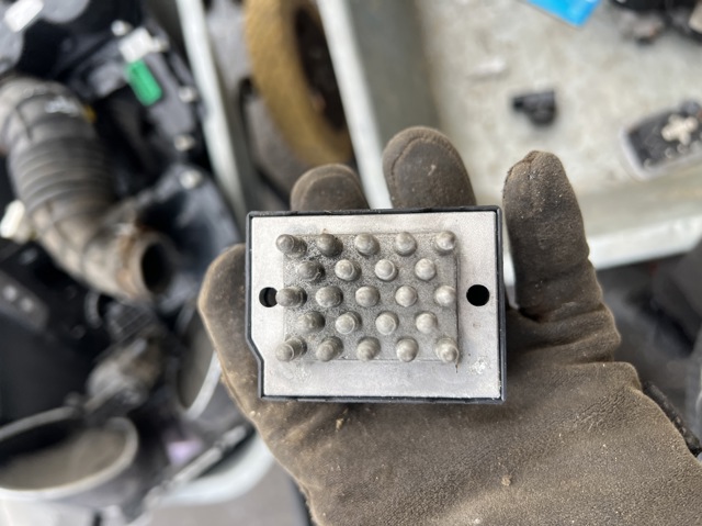 D608EBAAA02 HYUNDAI купить в Полтава
