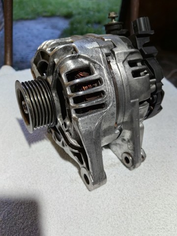 Автомобильный генератор 0124325079 BOSCH