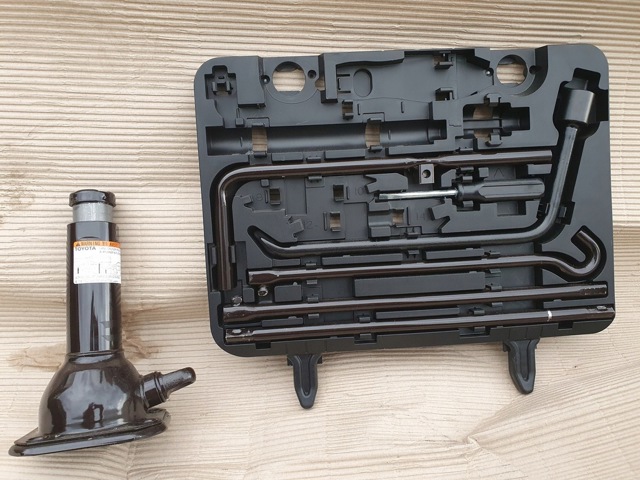TOYOTA 0912060220 в наличии Кривой Рог